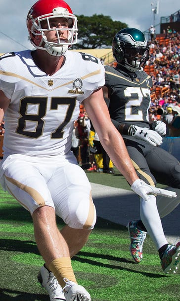 Chiefs' Kelce scores two TDs, catches nine balls in Pro Bowl